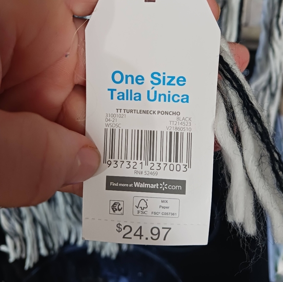 NWT knitted poncho, one size fits all. Never worn - Picture 3 of 3